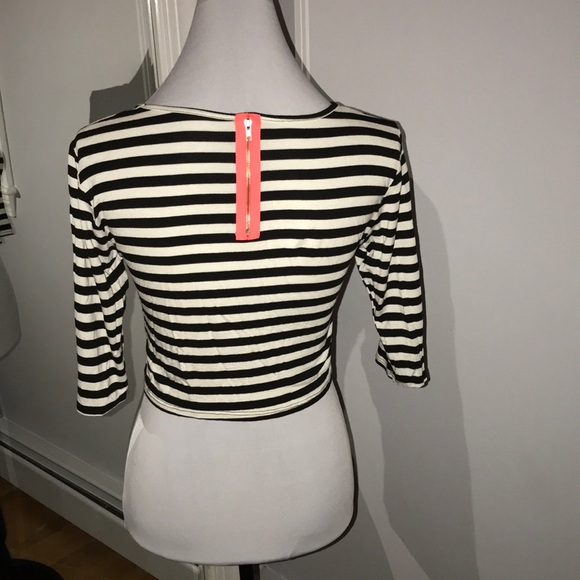 Black and white striped crop top - Picture 3 of 3